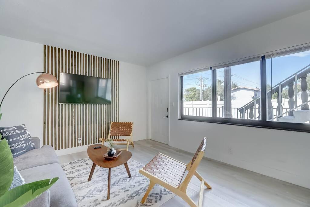 Chic Retreat: 2Br Apartment! Fort Lauderdale Buitenkant foto