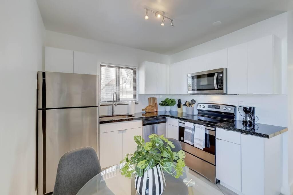 Chic Retreat: 2Br Apartment! Fort Lauderdale Buitenkant foto