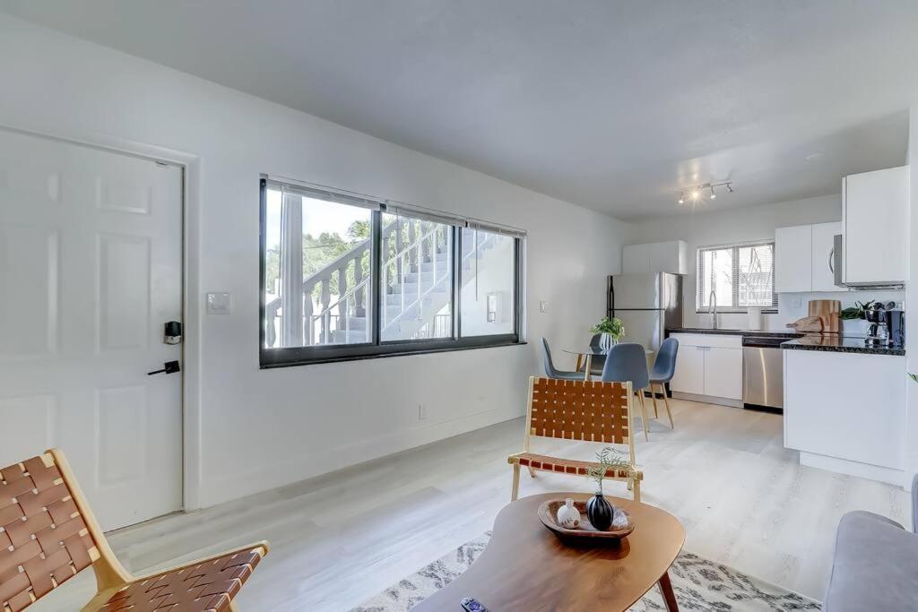 Chic Retreat: 2Br Apartment! Fort Lauderdale Buitenkant foto